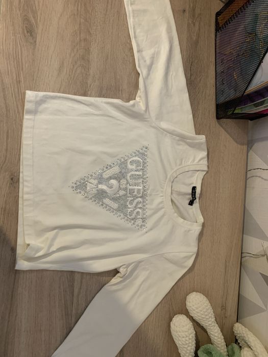 Бяла блуза GUESS с дълъг ръкав и камъни