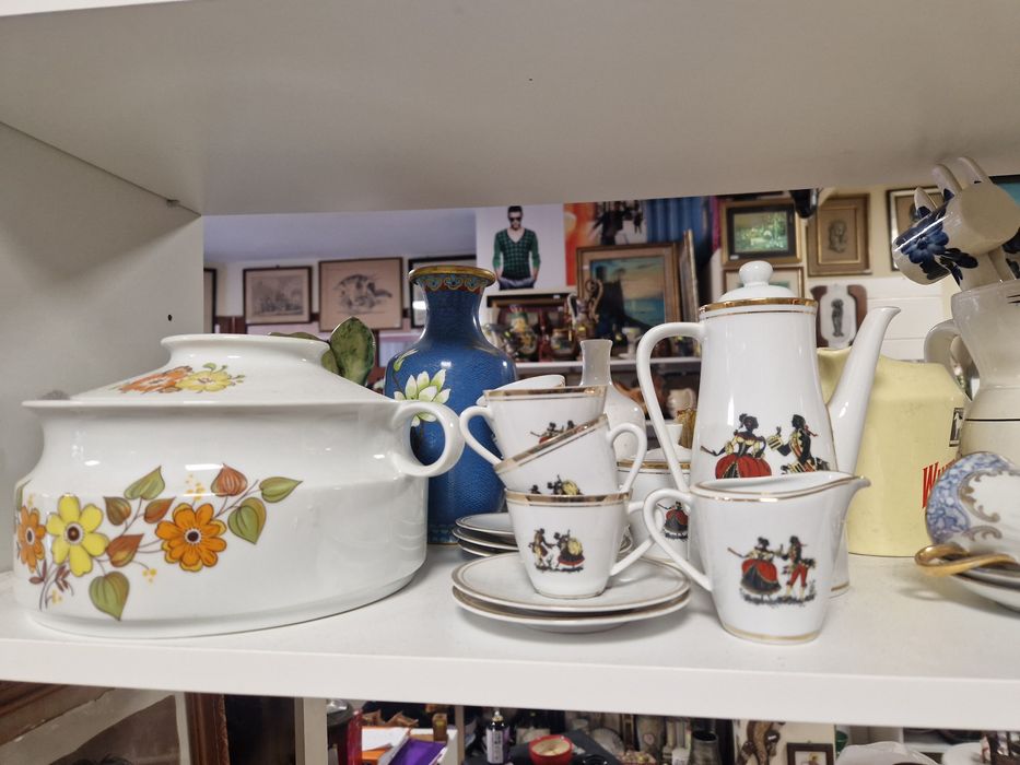 Разпродажба кани и супници