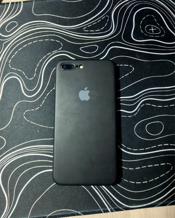 Айфон 8+ в чёрном цвете