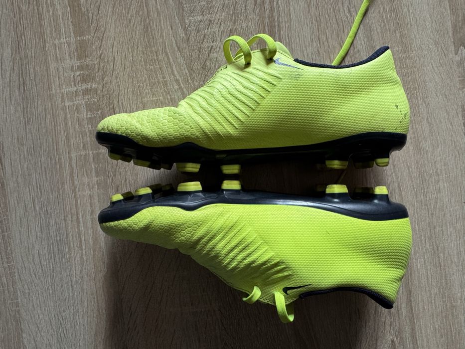 Футболни обувки Nike Phantom