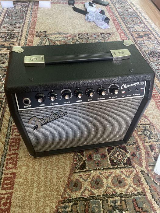 Chitara electrica cu amplificator