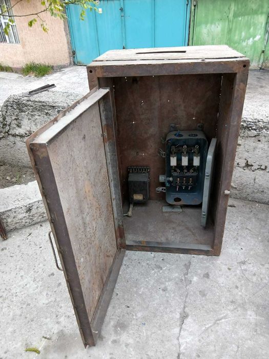 Рубильник с ящиком