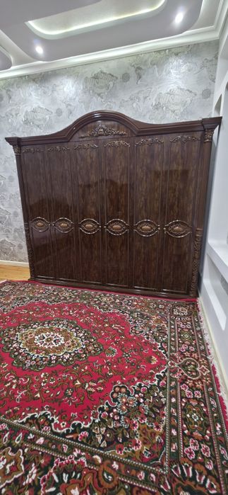 Спальный гарнитур сотилади.