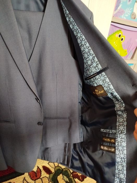 Продам костюм 8 рост новый