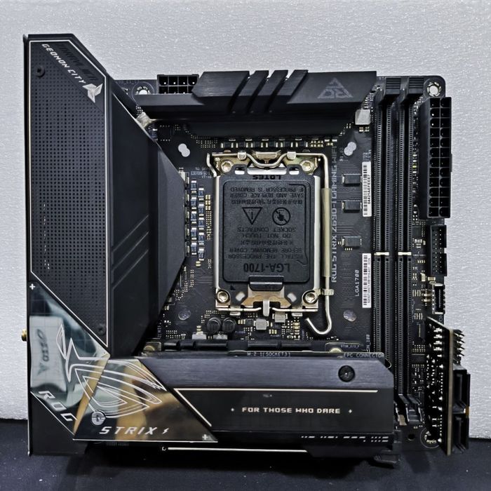 ASUS rog Strix Z690-I GAMING WIFI mini ITX