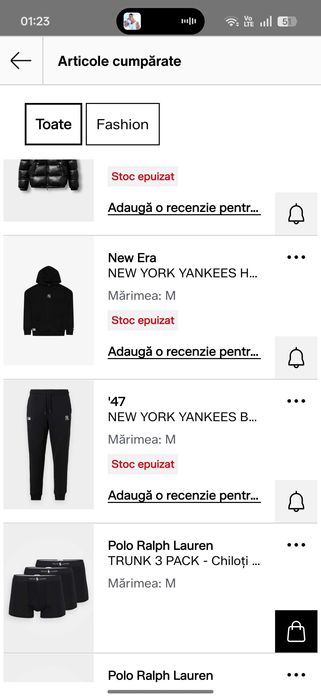 Pantalonii trening new era