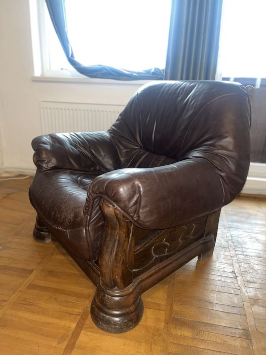 Set canapea si fotolii antice din piele si lemn solid