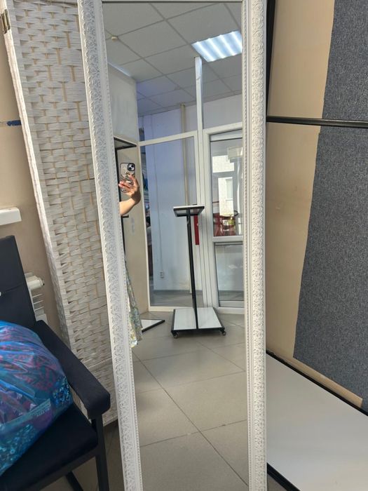 Продам стелажи и кресло