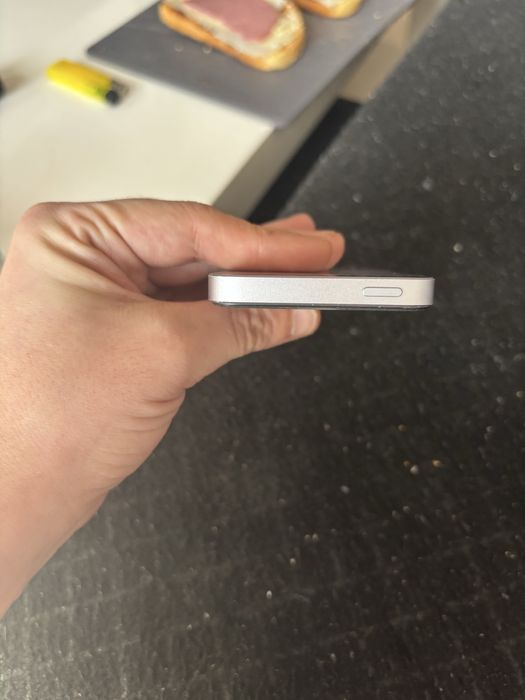 Iphone SE перфектен пълен комплект