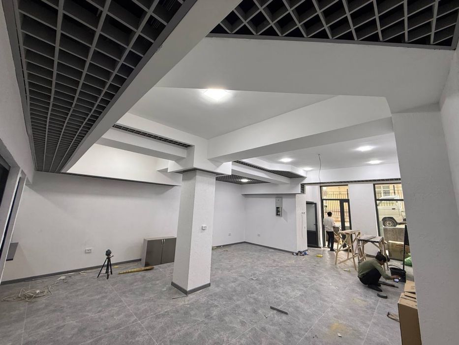 Помещения под офис или салон 84 кв.м с новым ремонтом .