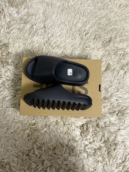 Yeezy Slides ‘Onyx’