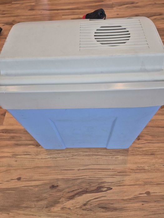 Lada frigorifica 12/230 V Electric Cooler E 28 S