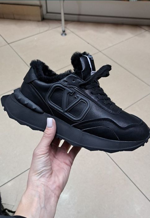 Зимние кроссовки 38-39 рр.