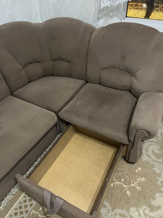 Угловой диван для гостинной