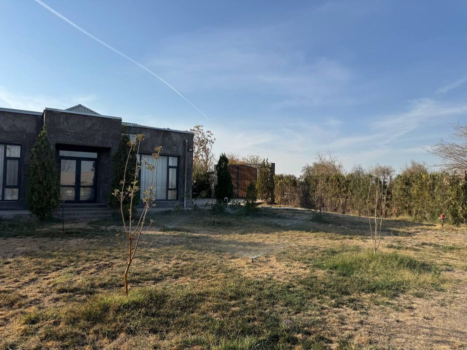 Dacha sotiladi hovli