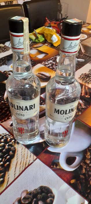 Vând urgent 2 sticle de molnari sambuca