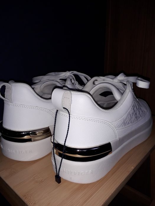 Обувки Liu jo  и TOMMY HILFIGER .