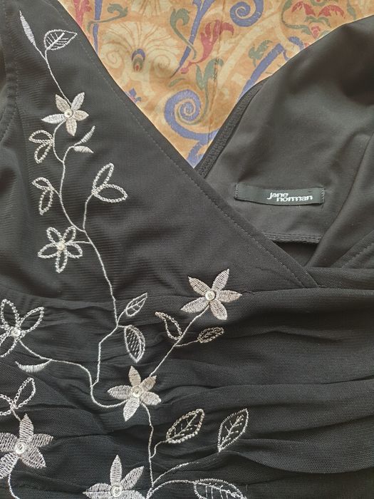 Рокля размер М  с подплата.Стой чудесно .