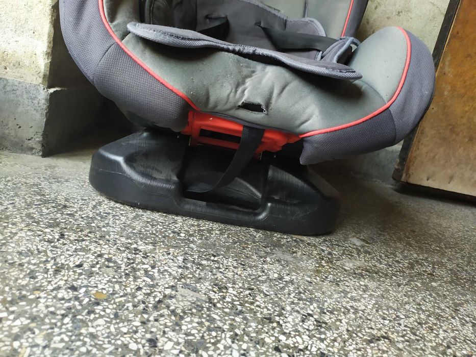 Стол за кола с опция сън