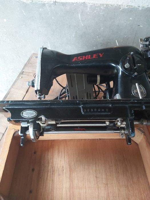 Masină de cusut Laura ashley