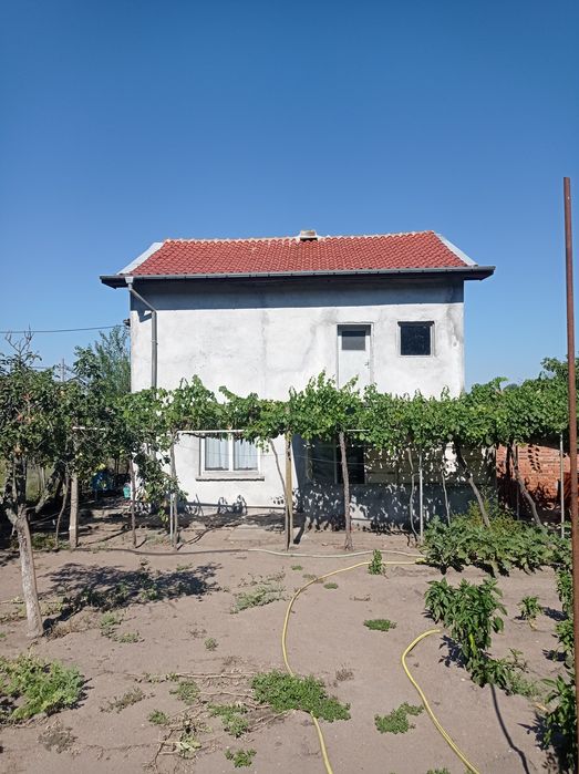 Вила в село Бял Извор област Стара Загора