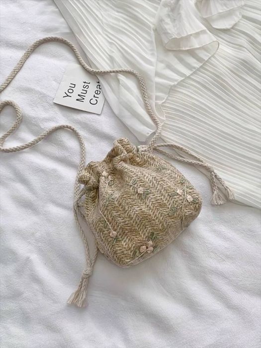 Плетеная мини-сумка на завязках