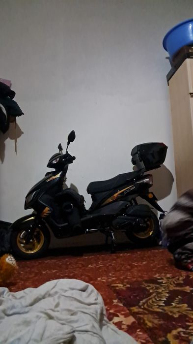 Продам скутор новый