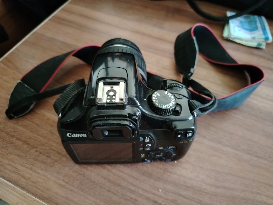 Canon 1100D sotiladi