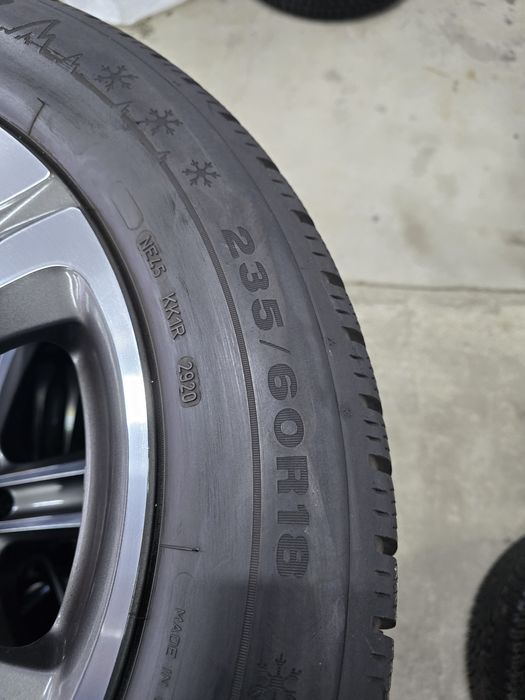 4 Броя 235/60/18 Dunlop 2x7,6mm 2x7mm
