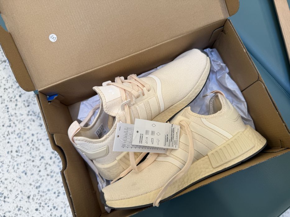 Обувки-Adidas NMD_R1