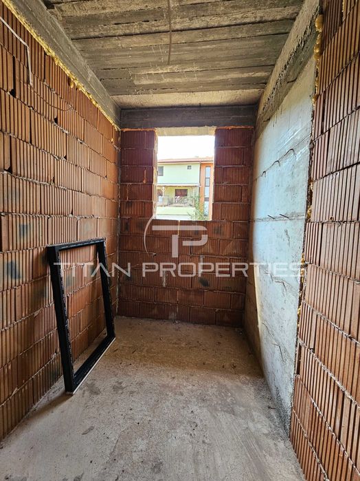 Двуетажна къща в Марково