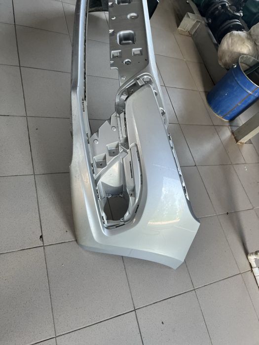 Продам бампер на гранту фл переднии