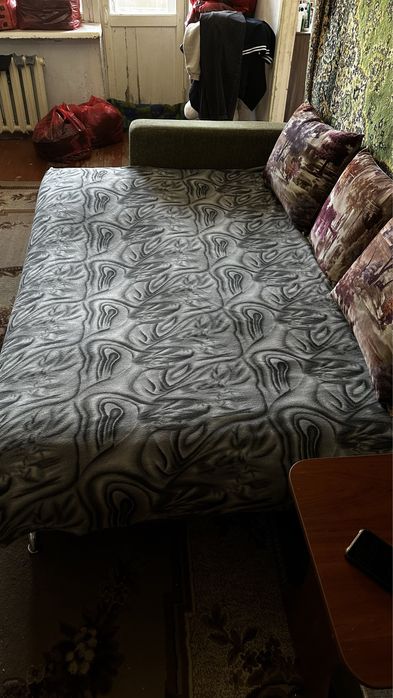 Бесплатно отдадим диван