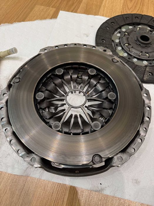 Kit voltanta + ambreiaj + rulment presiune LuK 600 0371 00