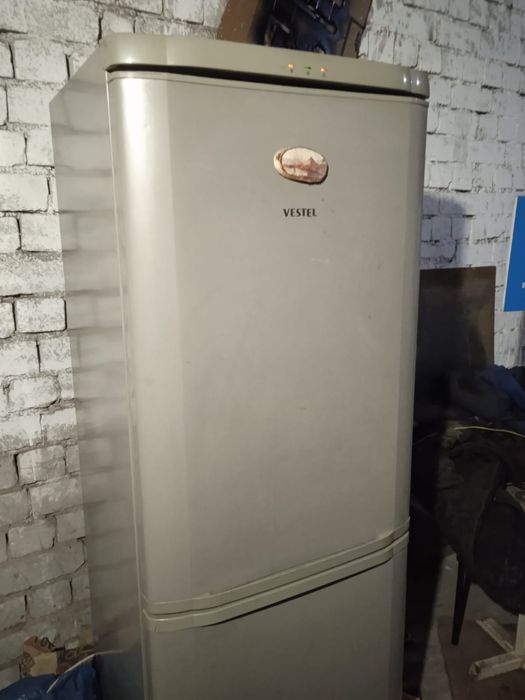 Продам холодильник