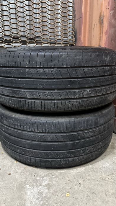 Dunlop 235/.45R18