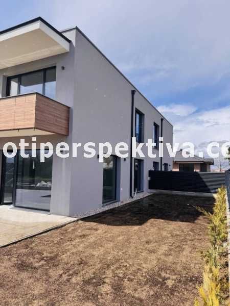 реф.19385 Чисто нова къща, две паркоместа-Коматевско шосе!