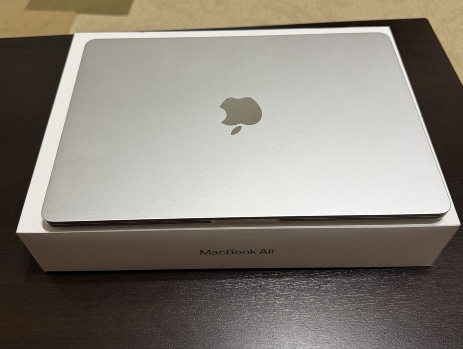 Macbook Air 13 silver 16gb/256 M3