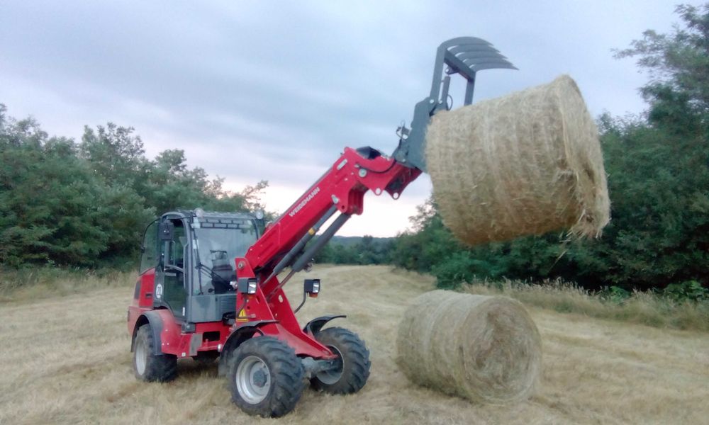 Продавам бали ливадно сено