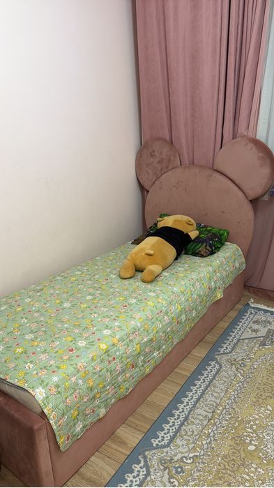 Кровать с матрасом