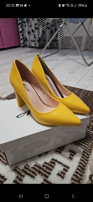 Pantofi cu toc dama