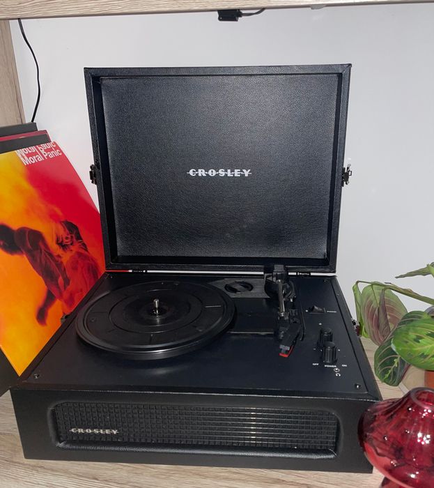 Pick-up Crosley Voyager CR8017A-BK, 3 viteze, Bluetooth, boxe integrate, negru