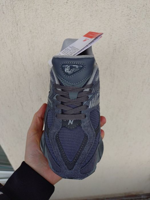 New Balance 9060 Magnet