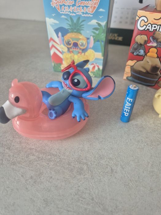 Фигурка " Капибара", и Стич