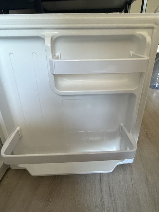Продам срочно маленький холодильник