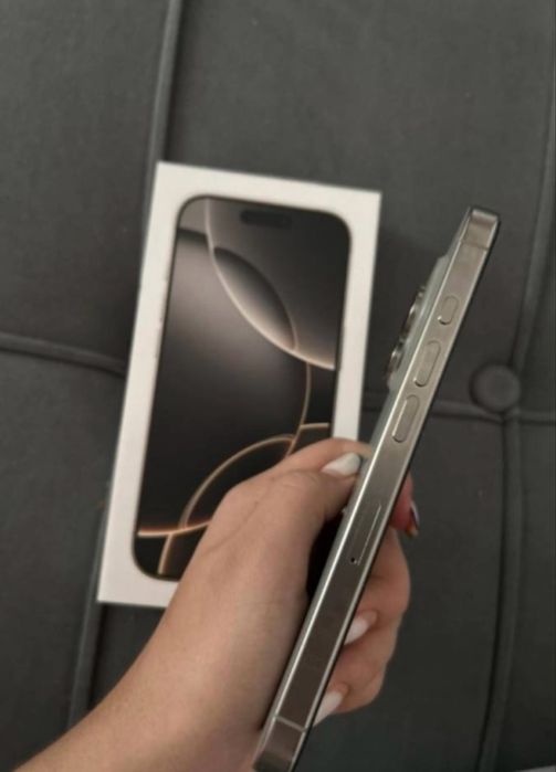 Продам айфон 16 про срочно