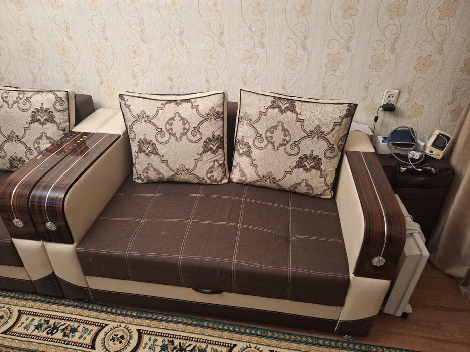 Диван, 2 кресло.