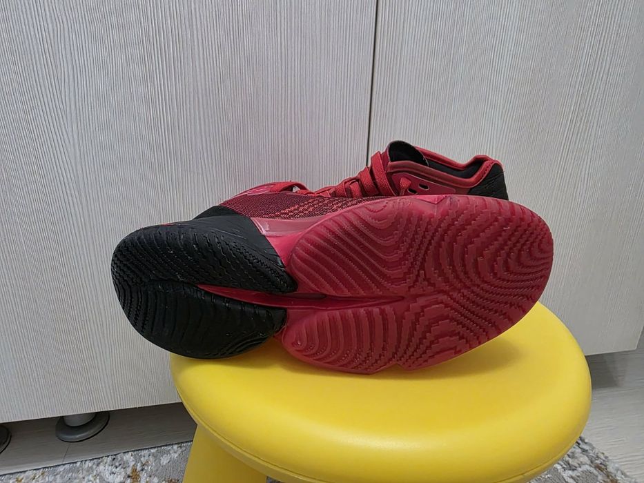 Vand adidas pentru baschet