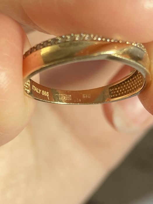 Золотое помолвочное кольцо