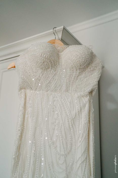 Vând Rochie de mireasă (nouă-purtată o singură dată,curatată chimic)